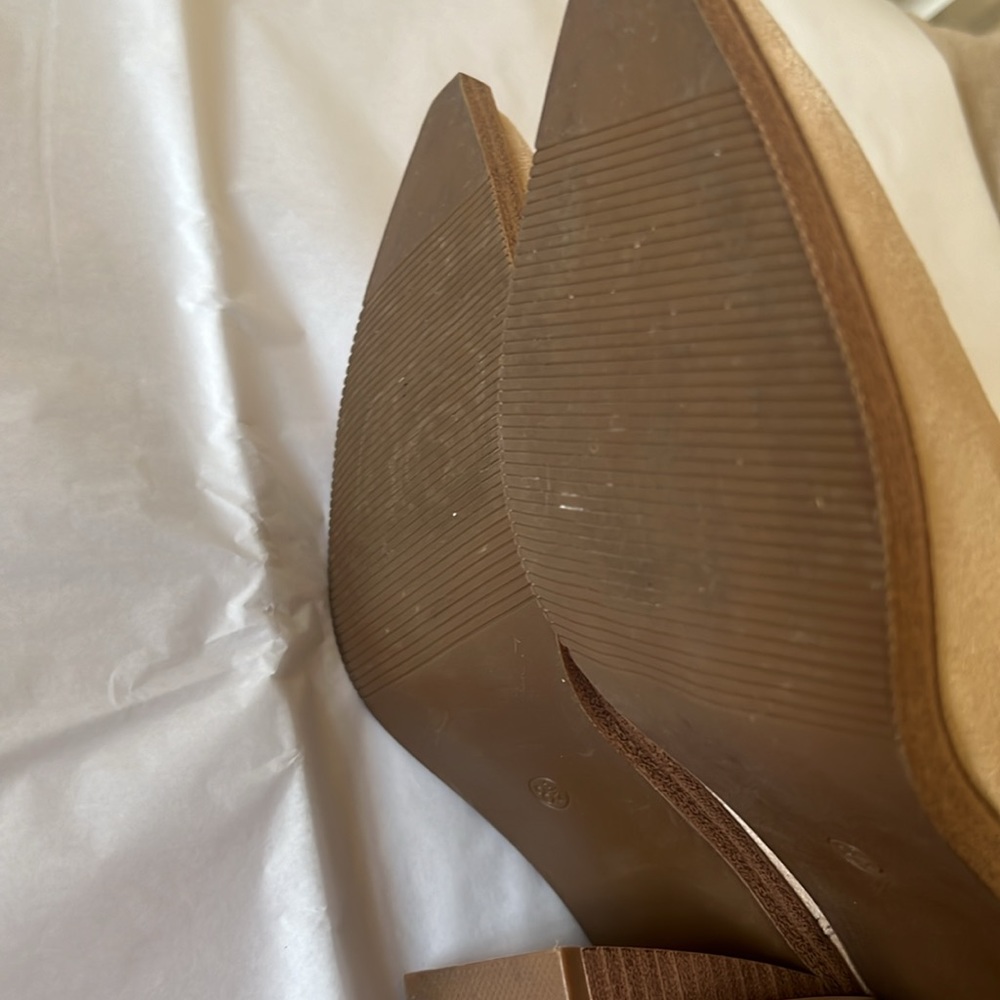 Perfect fall bootie - Picture 3 of 12